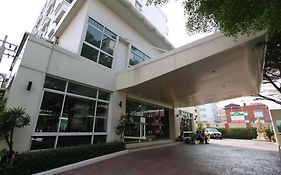 The Royalbee Aparthotel