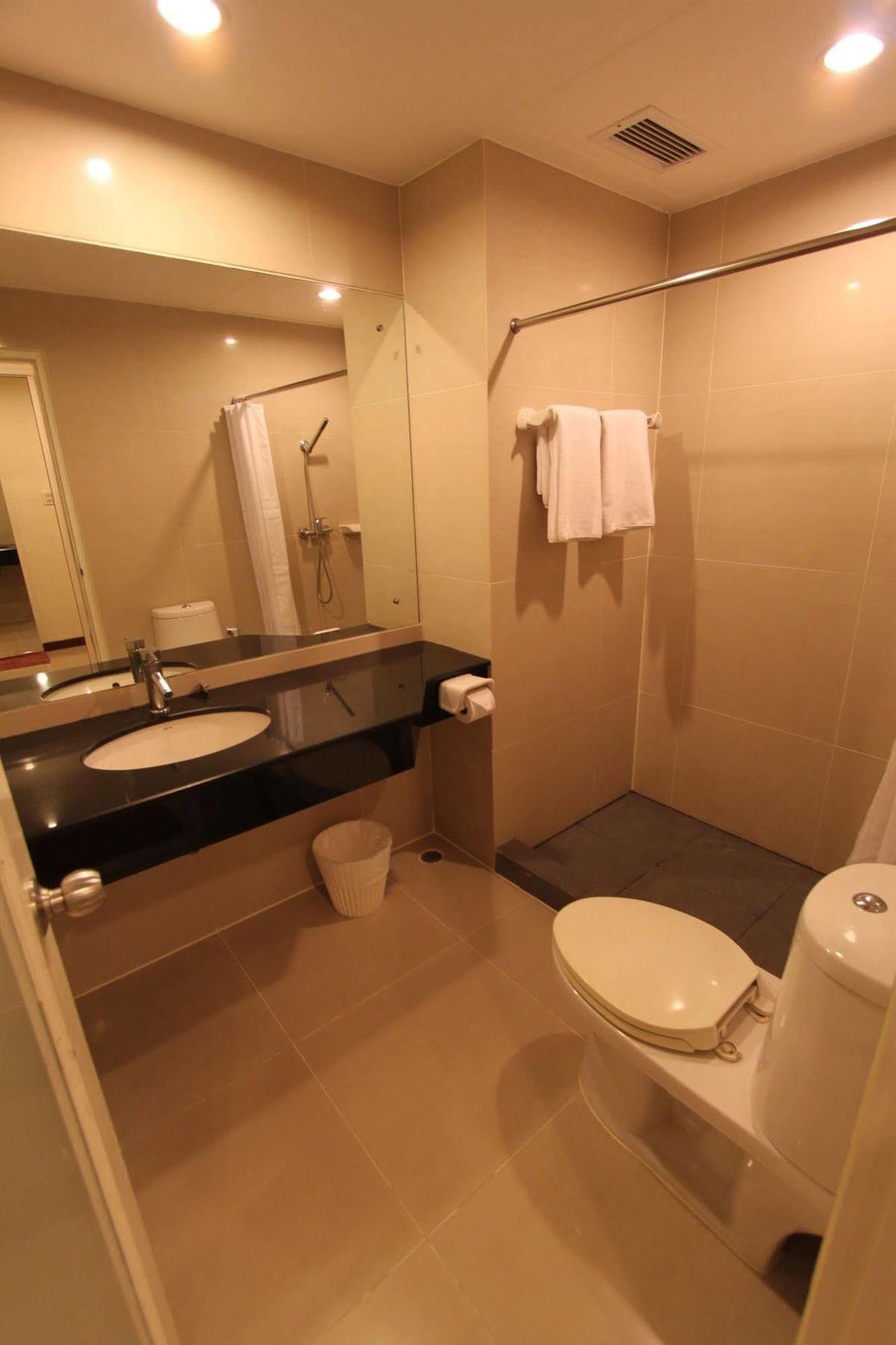 The Royalbee Aparthotel Bangkok Zewnętrze zdjęcie